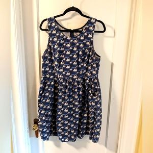 Swan pattern Retrolicious blue sundress - size 1X with zip up back